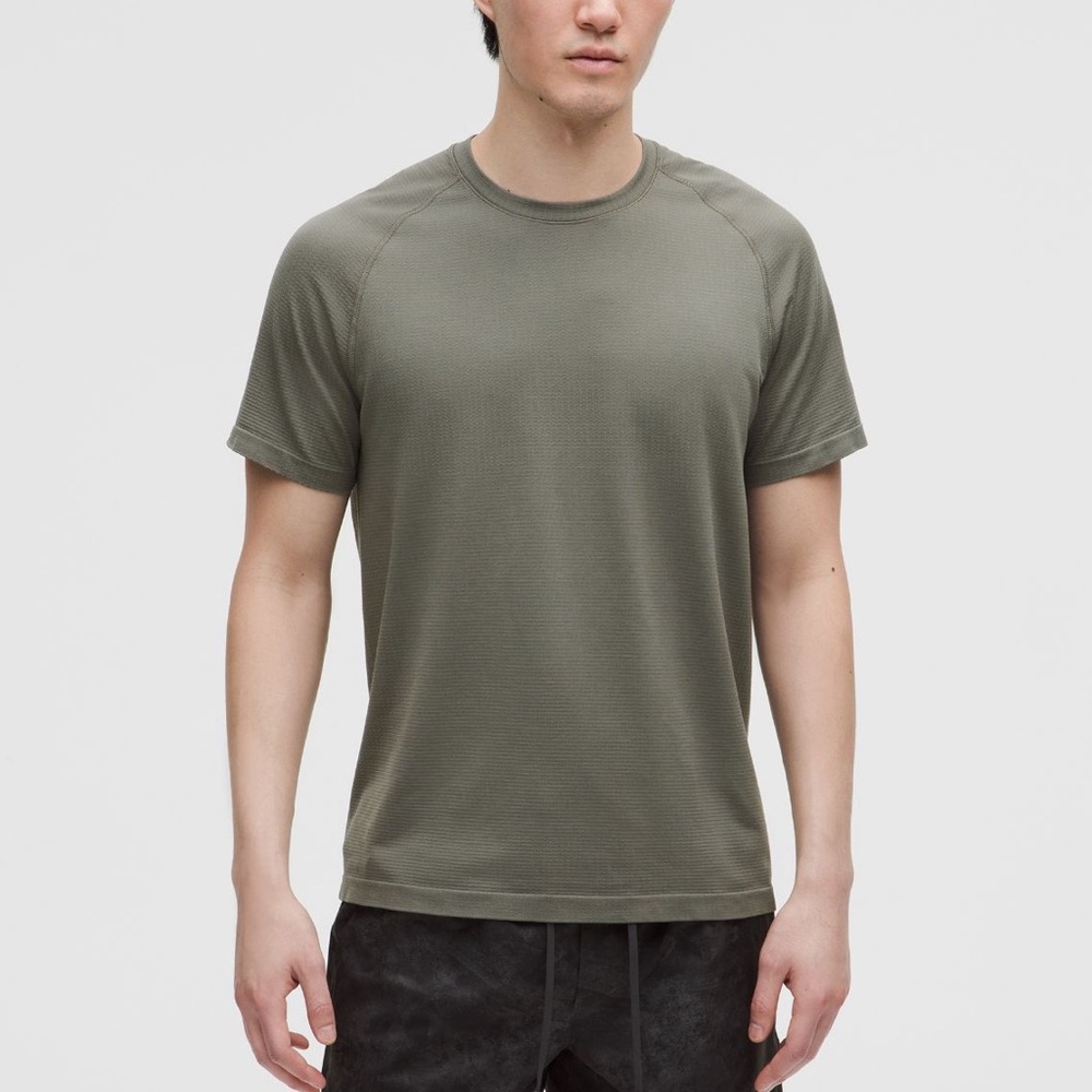 lululemon athletica Men’s Olive Green Short Sleeve Tee